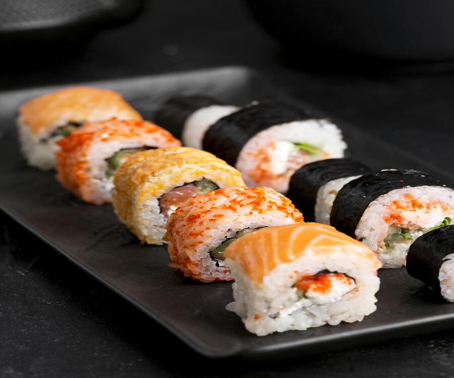 LEZAT: Sushi dengan salmon yzng terlihat menarik