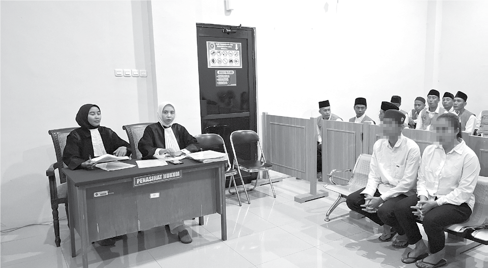 TIDAK BANDING: Ferry Irawan dan Putri Novitasari mendengarkan putusan yang dibacakan hakim Pengadilan Negeri Kepanjen kemarin (7/7).
