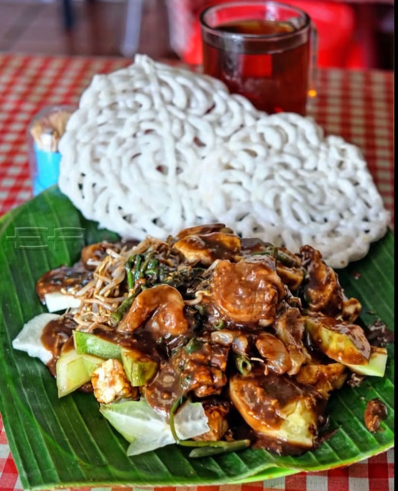 SEDAP: Rujak cingur merupakan makanan khas daerah Surabaya dengan ciri khasnya yaitu cingur sapi.