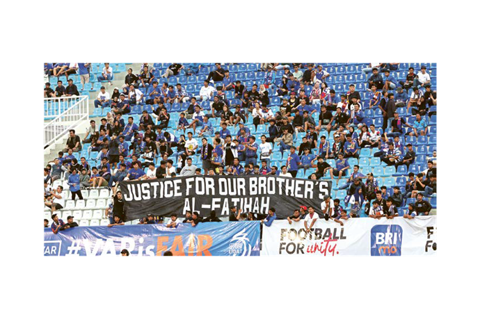 ANTUSIAS: Aremania memberikan dukungan langsung di Stadion Kanjuruhan dalam laga BRI Liga 1 musim 2024/2025 lalu.