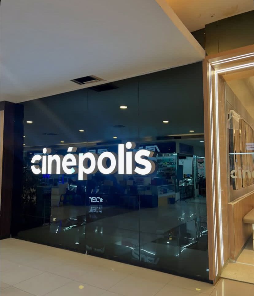 MENYENANGKAN: Menonton film menjadi kegiatan favorit mahasiswa di akhir pekan seperti menonton film di Cinepolis.