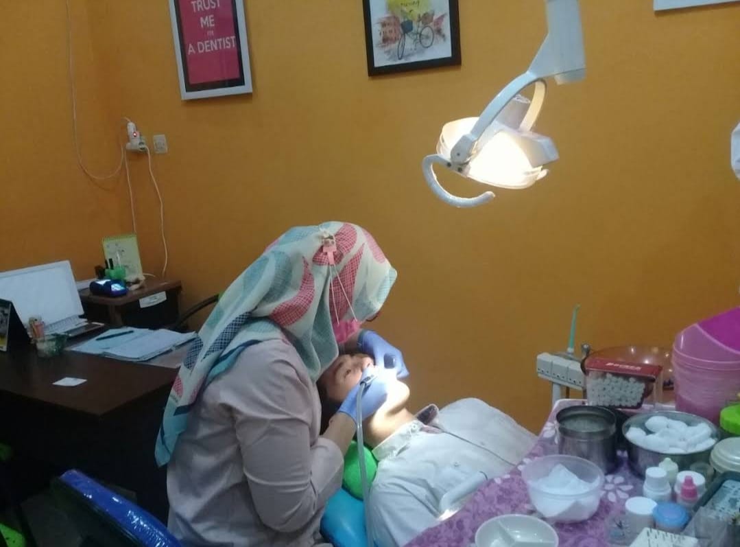 HEALTHY SMILE: tingkatkan kepercaayaan diri kamu dengan merawat gigi di Sarlita Dental Care