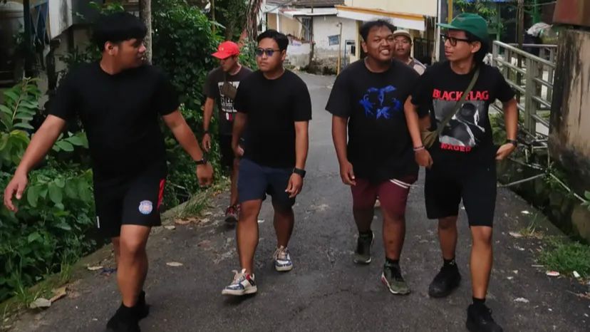 Rutin jalan kaki satu jam setiap hari tak hanya menyehatkan tubuh, tapi juga bantu redakan stres dan jernihkan pikiran secara alami.