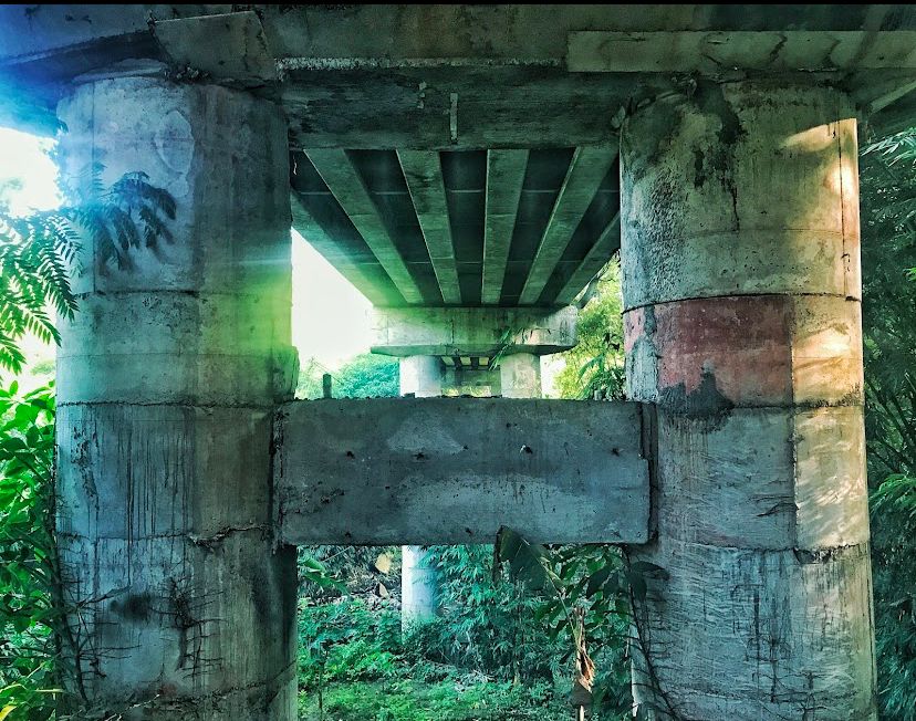 SERAM: Suasana bagian bawa Jembatan Sulfat Malang.