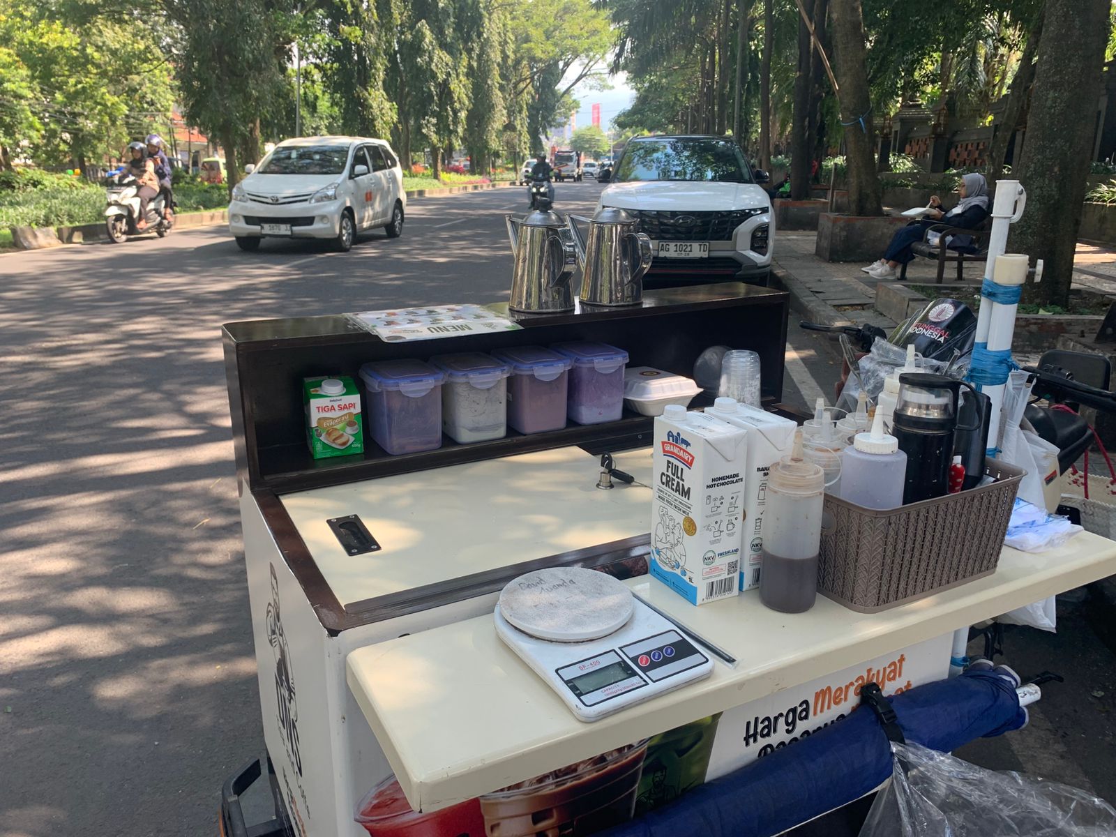UNIK: Tampilan unik gerobak DNS Coffe yang bernuansa kafe sungguhan.