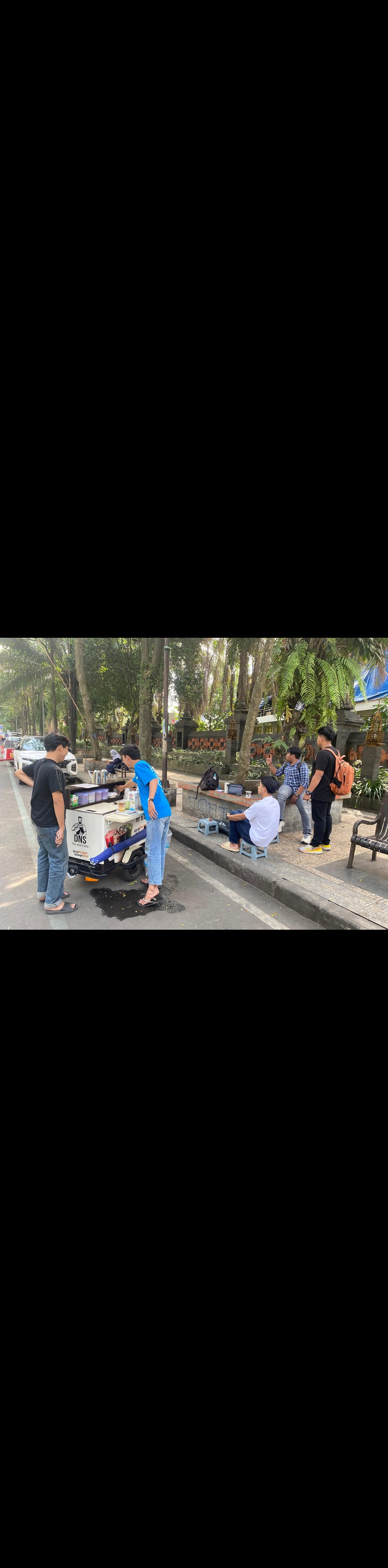 LUCU: Suasana Kopi keliling atau Starling dengan penjual yang siap siaga dengan suara sirene