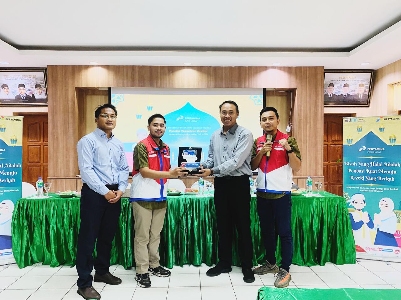 KERJA SAMA: Pertamina mengadalan program penetrasi LPG Bright Gas sebagai produk LPG non subsidi di Pondok Pesantren Gontor.