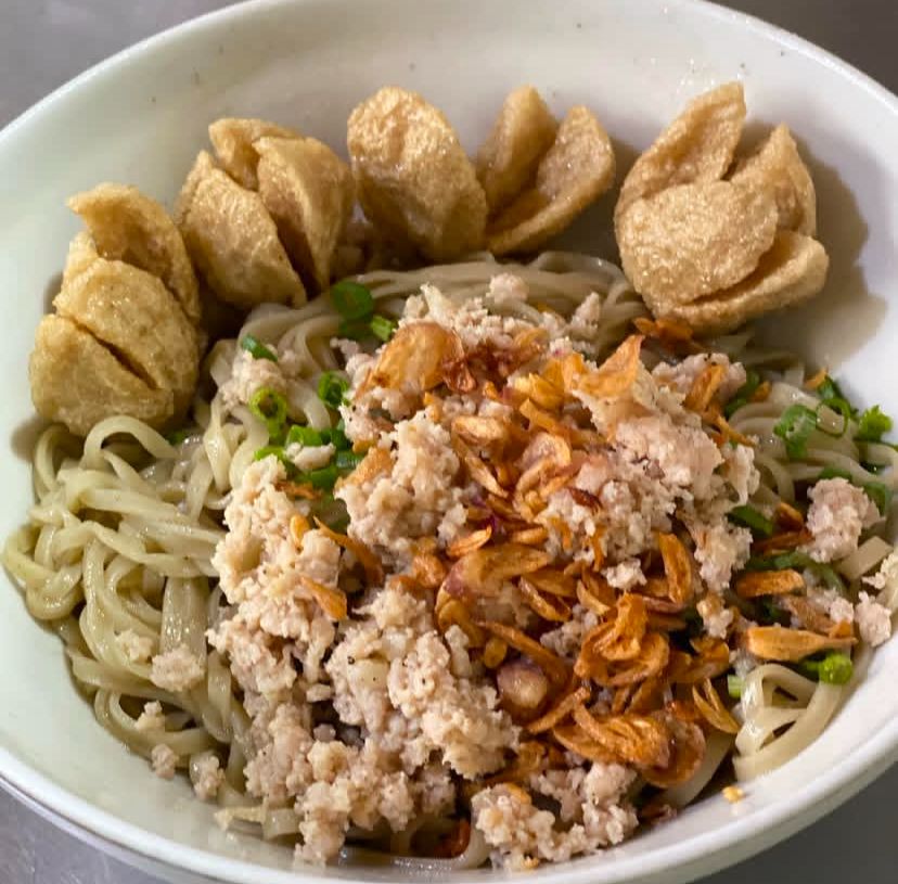 MENGGUGAH SELERA: Tampilan dari menu Cwie Mie Kedai Sutoyo yang enak di santap dikala cuaca yang dingin.