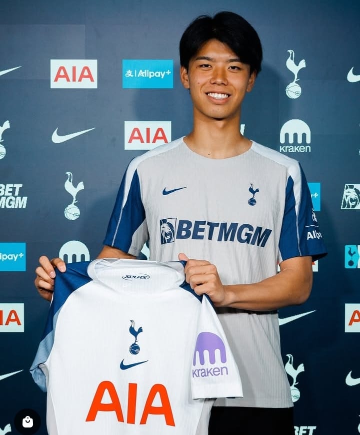 BERTALENTA: Bek muda Jepang Kota Takai yang direkrut Tottenham Hotspur untuk musim depan.