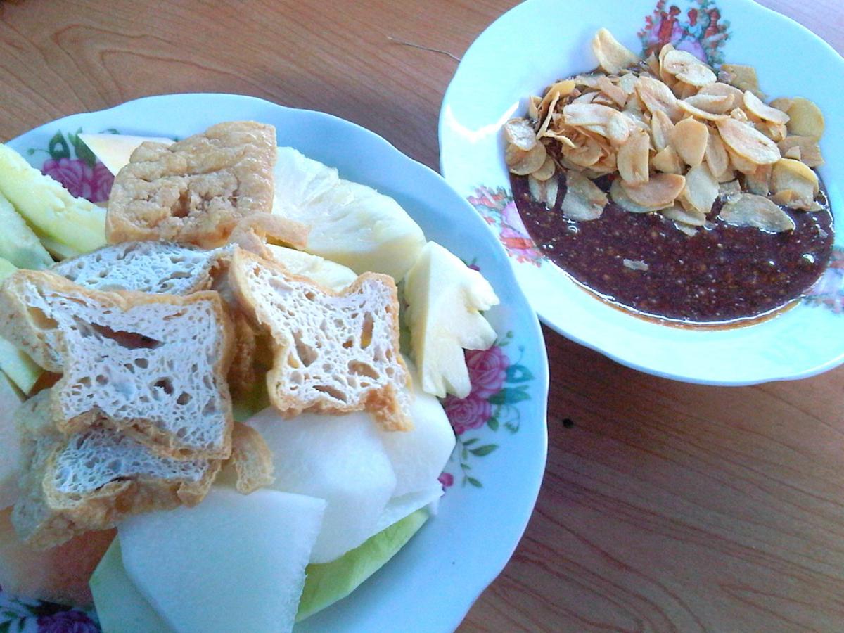 RUJAK BUAH: Hidangan Nikmat yang Siap Kamu Santap.