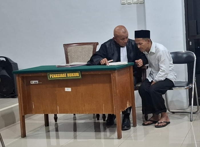 ASUSILA: Saiful Anwar, 47, Desa Mandanrejo, Pasuruan menjalani sidang di Pengadilan Negeri (PN) Kepanjen.