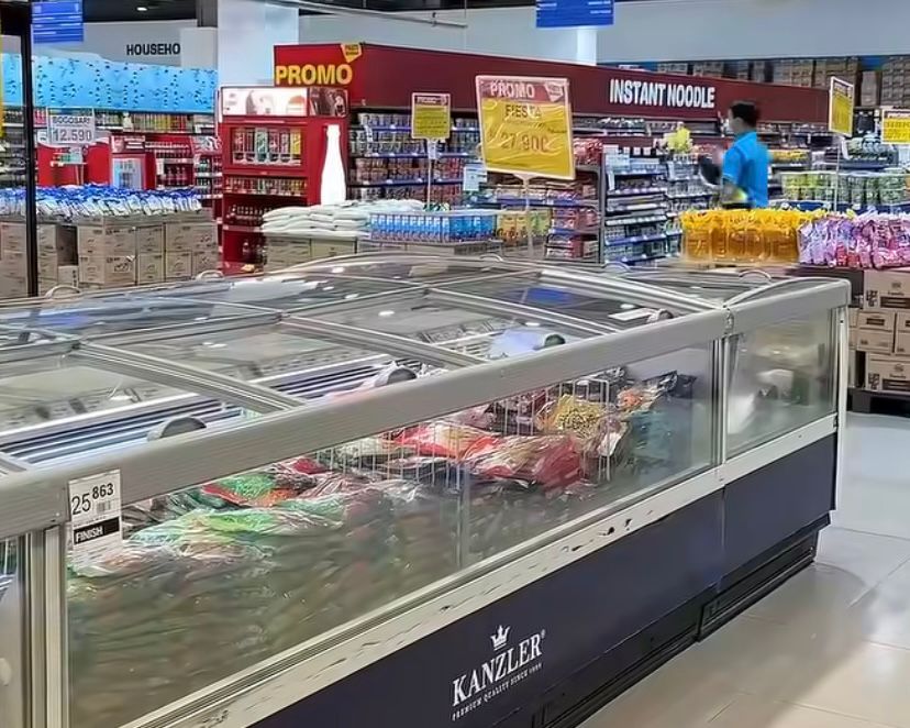 Supermarket di Malang hadirkan promo Buy 1 Get 1, jadi solusi belanja hemat buat anak kost yang ingin stok kebutuhan tanpa bikin kantong jebol.