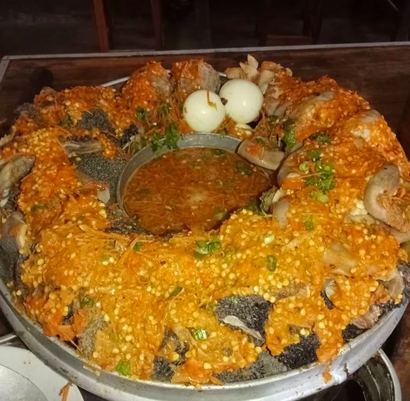 PEDAS: Tampilan kuah pedasnya Bakso Tendek yang menantang para pecinta makanan pedas.