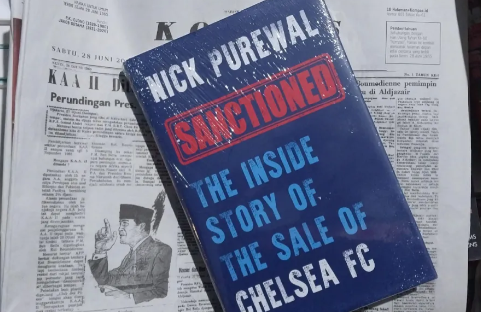 Buku &lsquo;Sanctioned: The Inside Story of the Sale of Chelsea FC&rsquo; membongkar intrik dan tekanan politik di balik penjualan klub dari Roman Abramovich ke pemilik baru. Ditulis jurnalis senior.