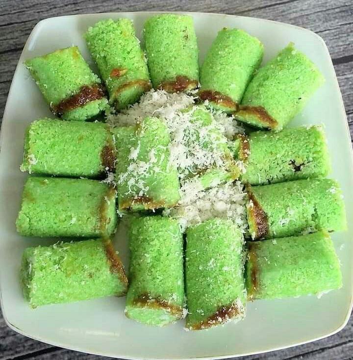 NOSTALGIA: Putu merupakan makanan yang identik dengan dikukus.