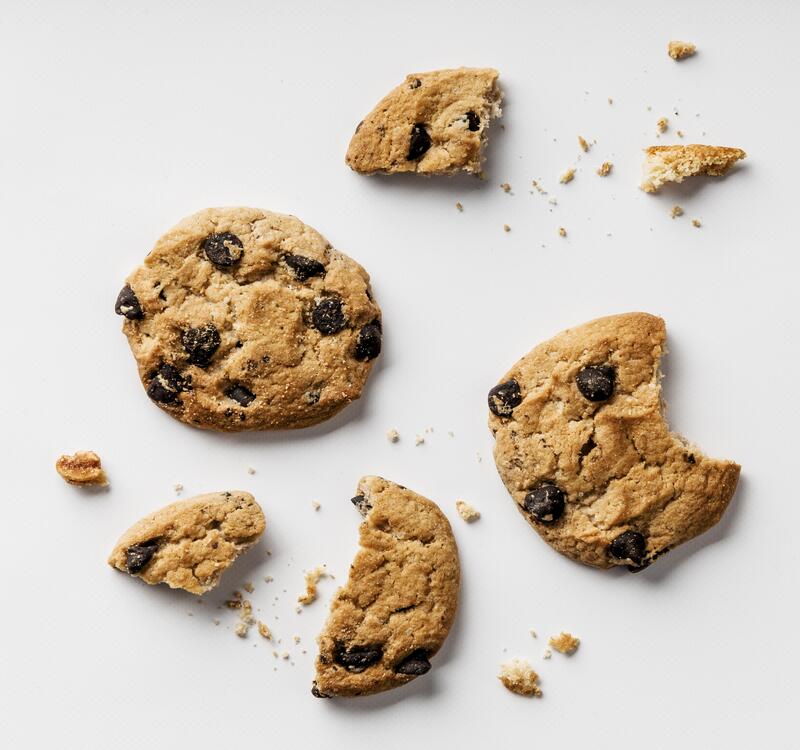 SEDAP: makan cookies di temani susu