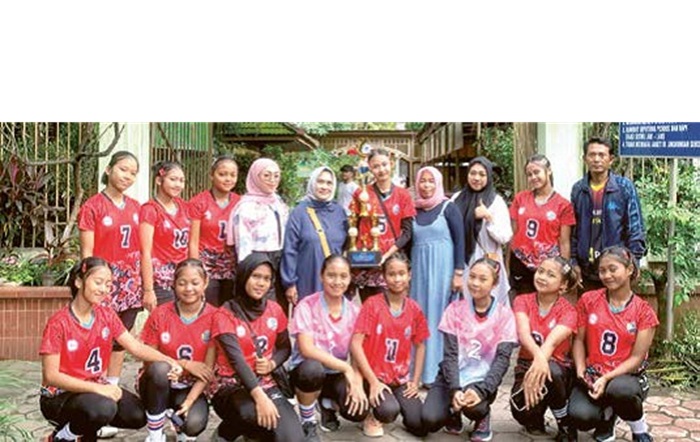 BANGGA: Tim bola voli Spanda dari SMPN 2 Dampit berhasil meraih Juara 1 tingkat Provinsi Jatim selama tiga tahun berturut-turut.