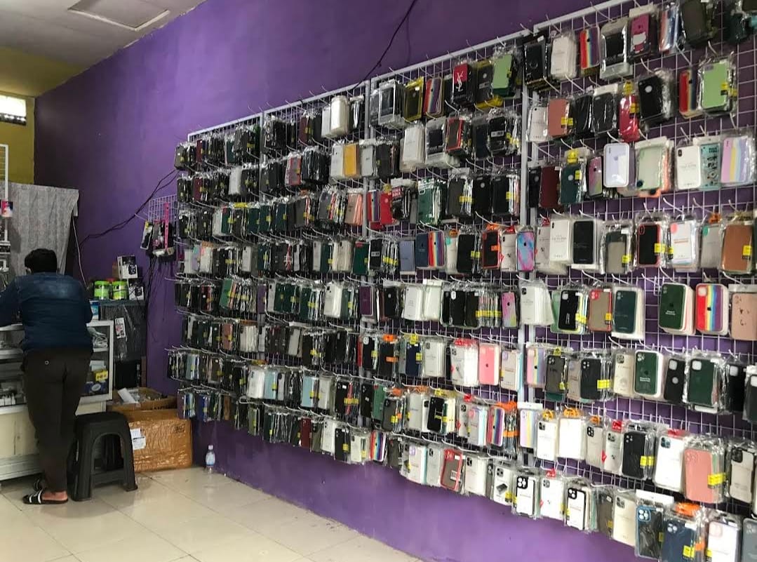 MURAH: Galaxy Cell ini dikenal sebagai tempat aksesoris hp termurah di Malang