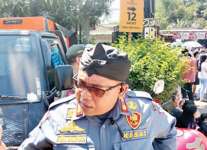 TEGAS: Kepala Satpol PP Heru Mulyono memberikan keterangan terkait kasus toko minol di Soehat kemarin.