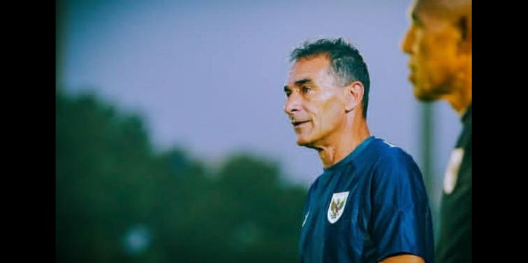 MEMUKAU: Gerald Vanenburg puji permainan bintang muda Arema Fc , Arkhan Fikri