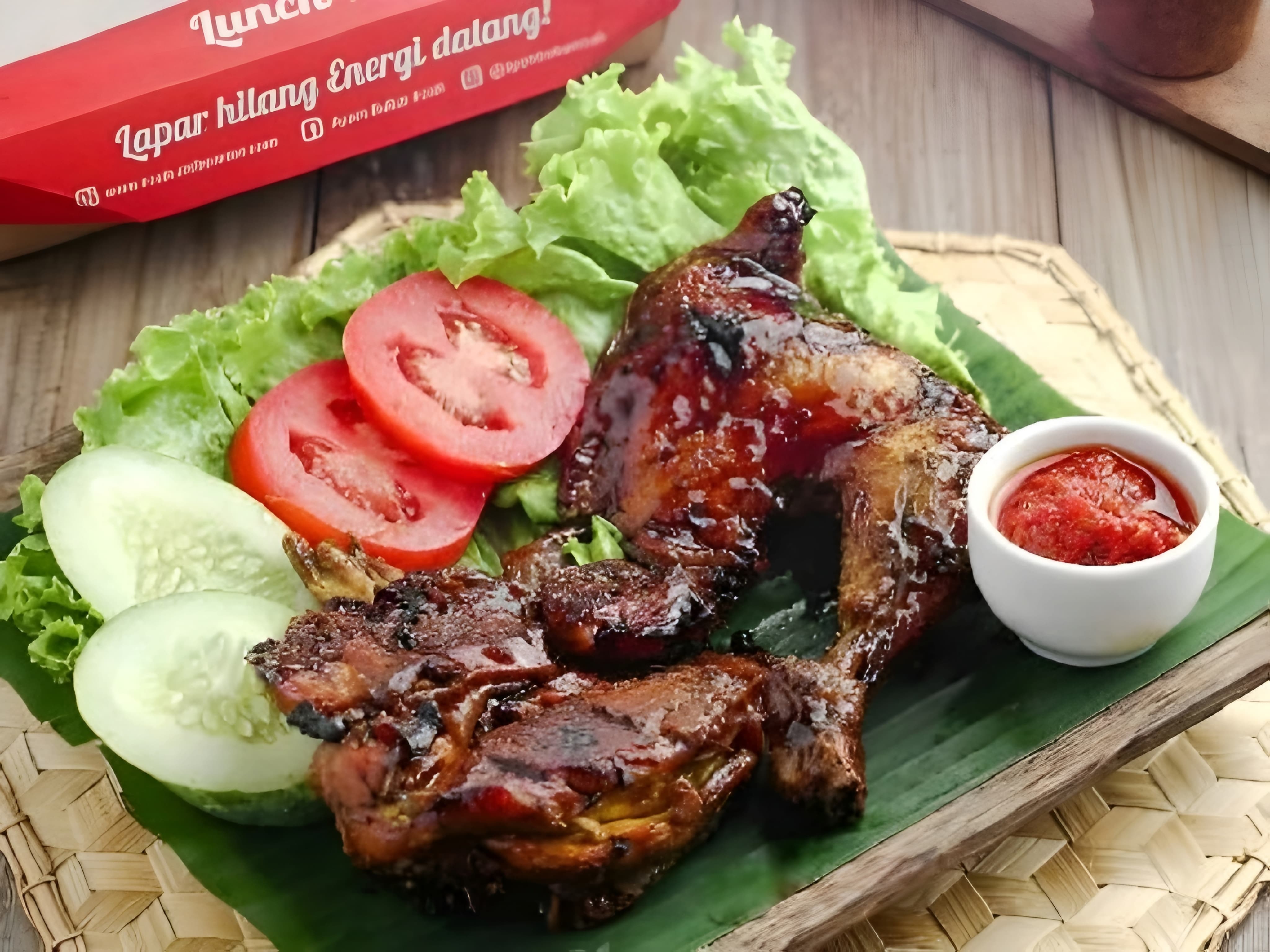 LEZAT: Ayam bakar di Warung Lesehan Yogyakarta ini terkenal enak dan murah