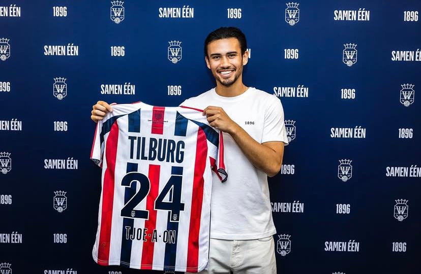 Bek Timnas Indonesia, Nathan Tjoe-A-On, kini berseragam Willem II. Gajinya disebut masih sebanding dengan saat di Swansea City.