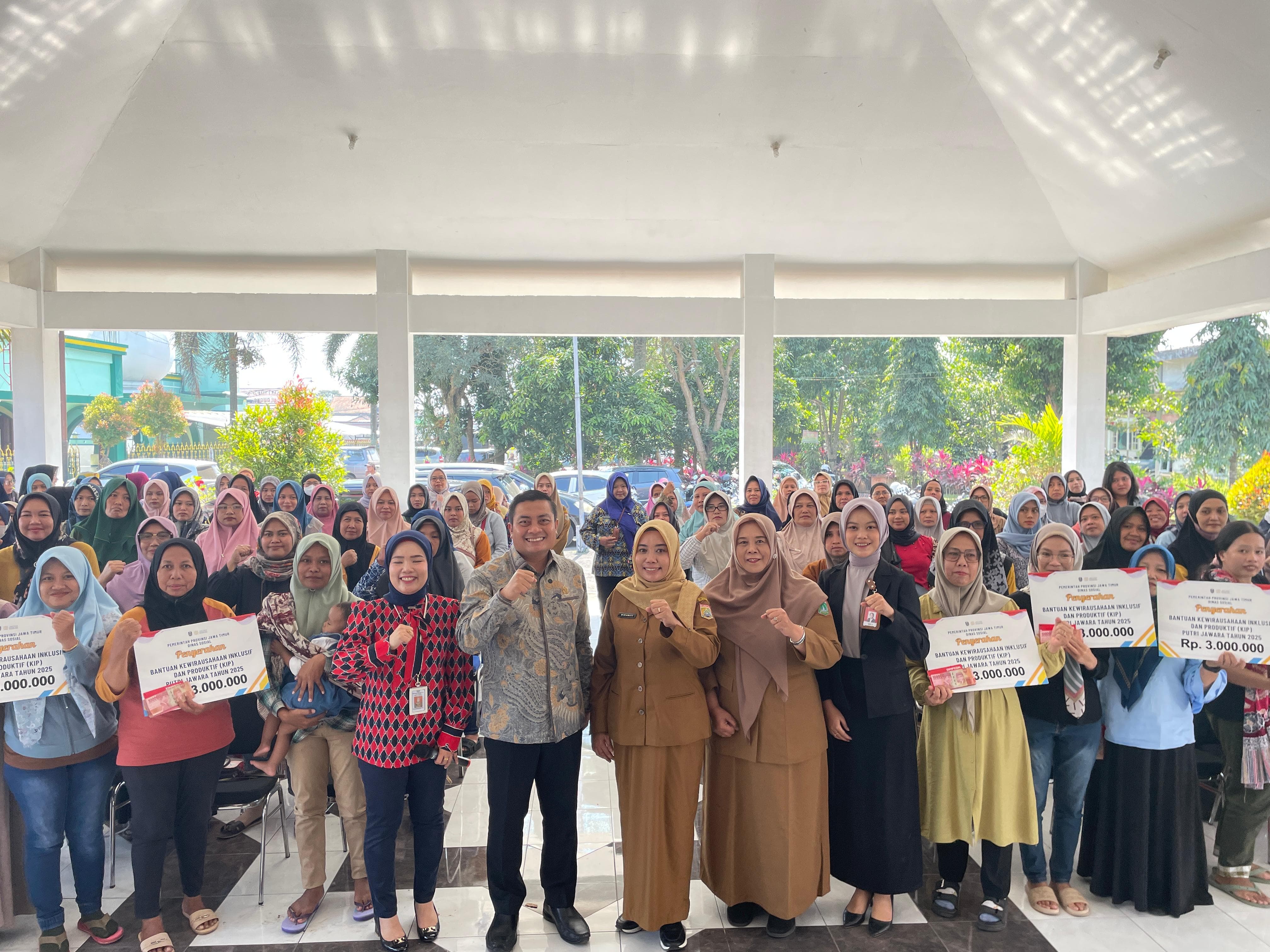 BERDAYA: Dr H Puguh Wiji Pamungkas, MM, menyatakan dukungannya terhadap Program Kewirausahaan Inklusif Produktif (KIP) Putri Jawara yang digulirkan di Kecamatan Bululawang.