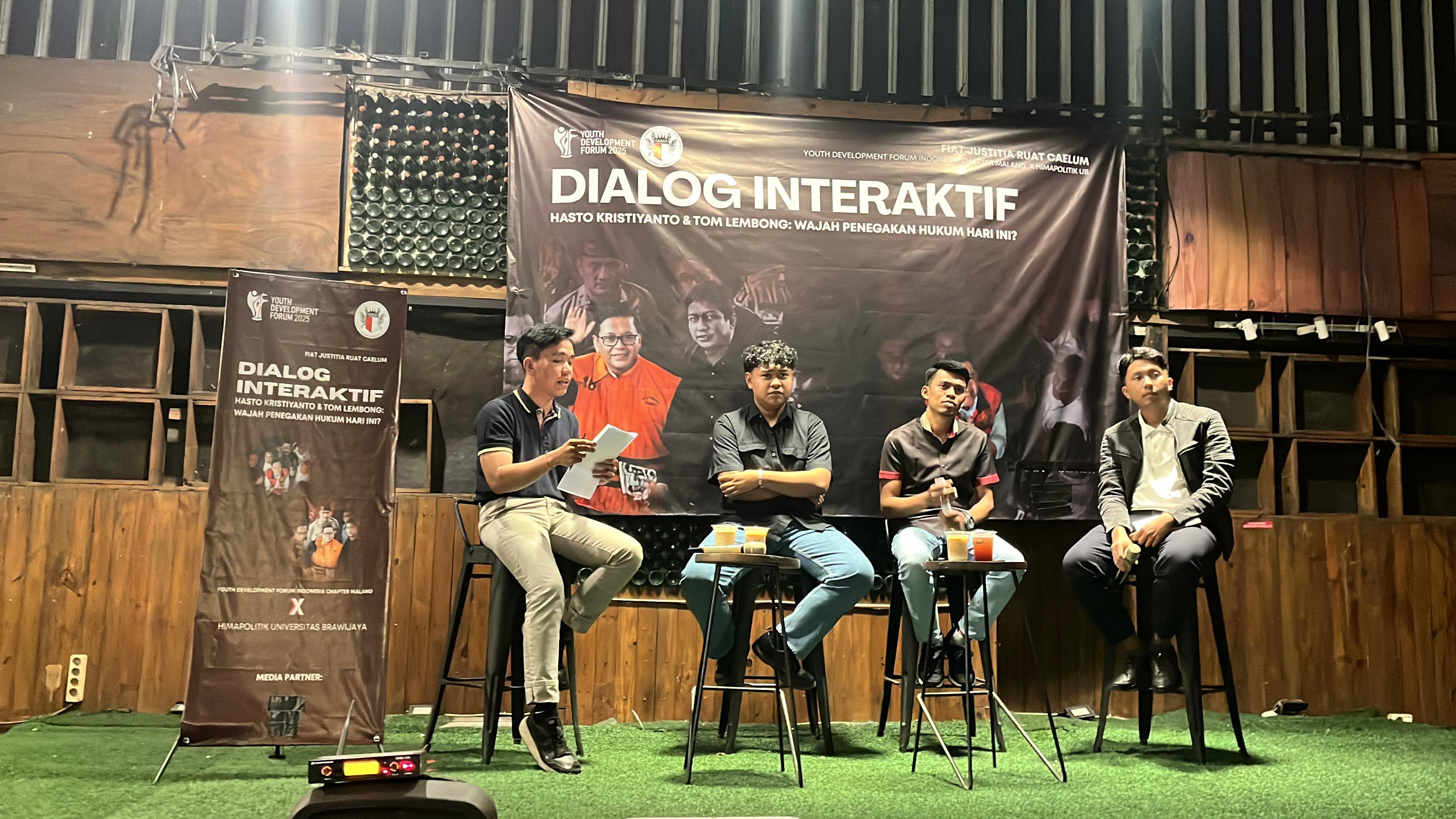 KRITIS: Youth Development Forum bersama Himapolitik UB menyelenggarakan dialog interaktif, kemarin (22/7).