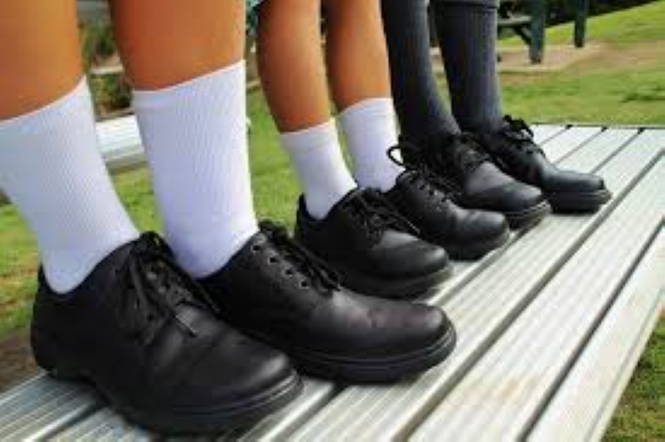 PERLENGKAPAN SEKOLAH: Toko Rekomendasi Sepatu untuk para pelajar di Malang.