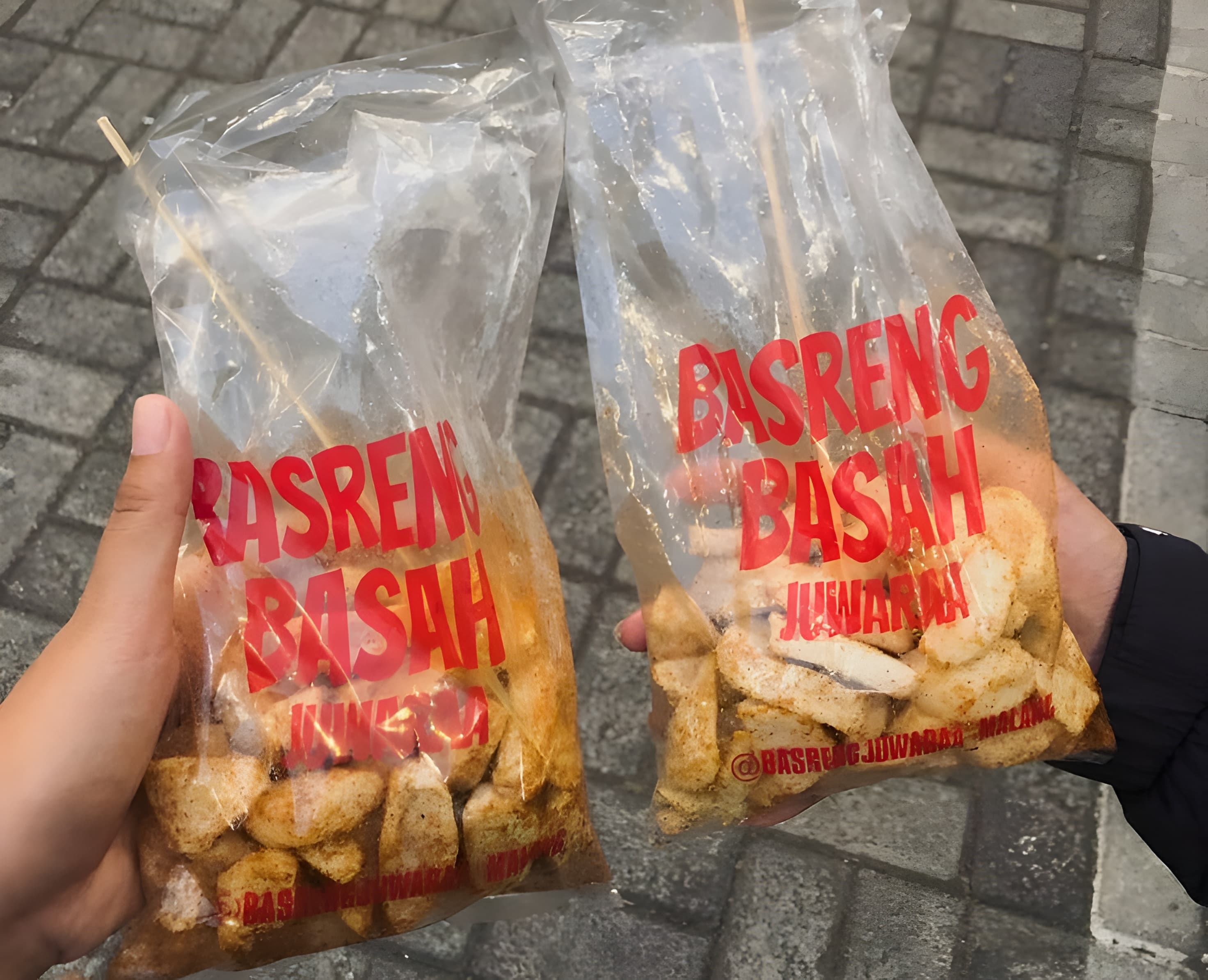 PEDAS: Basreng Basah Juwaraa terkenal dengan bumbu pedasnya yang meresap