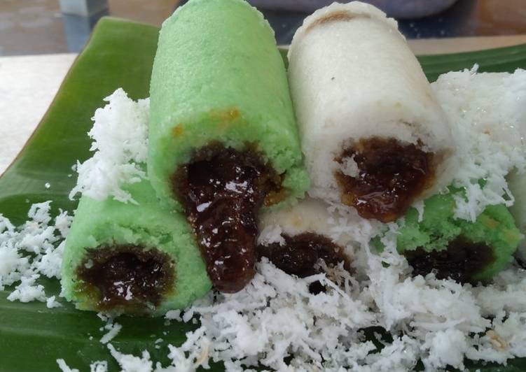 KUE PUTU: Jajanan Legendaris Indonesia yang menjadi salah satu Favorit Warga Malang.