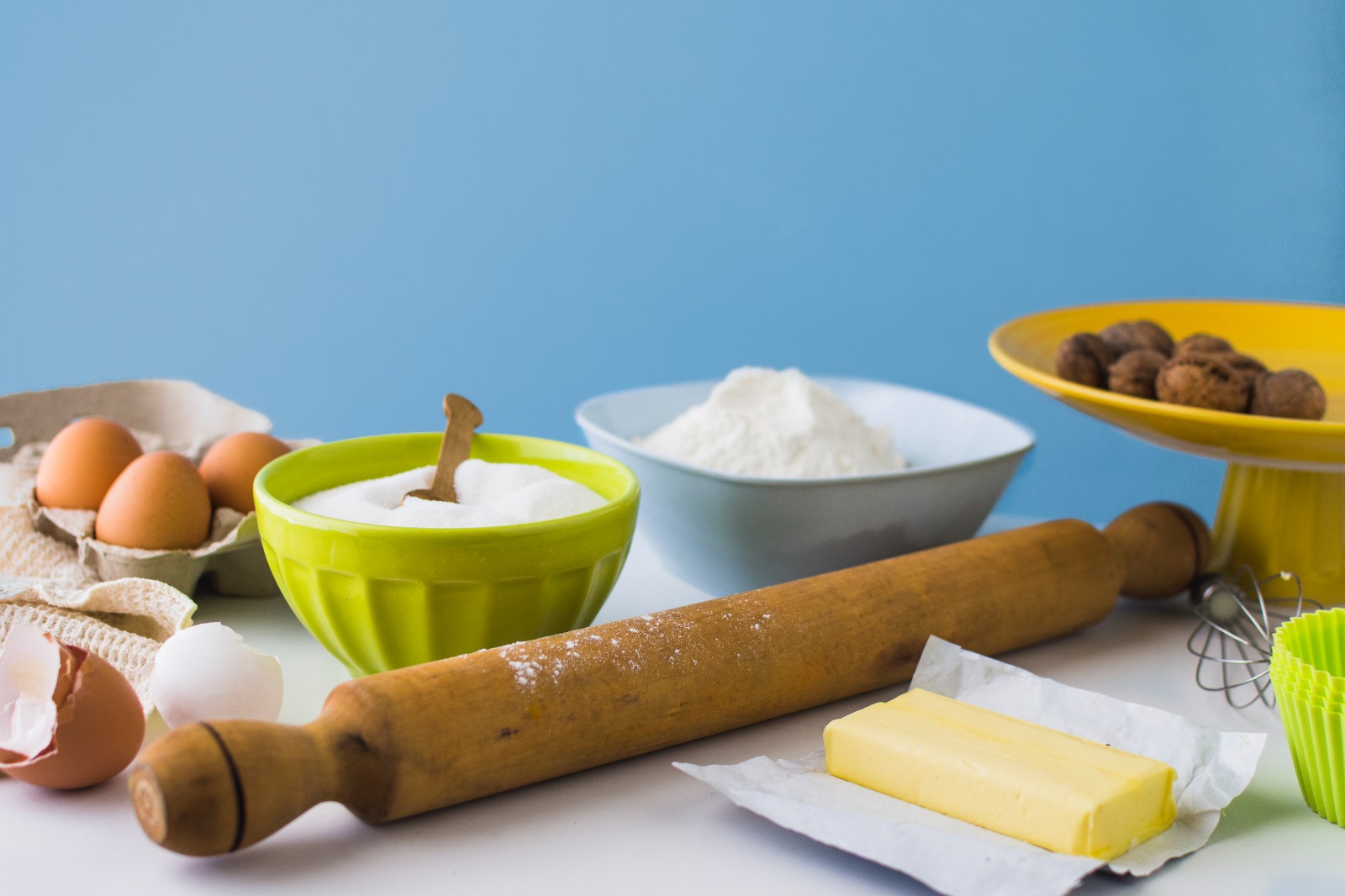 BERAGAM: Beraneka bahan kue yang dibutuhkan untuk membuat makanan.