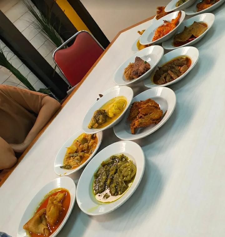 MANTAP: Makanan khas Sumatra yang ada di Restoran Padang Sederhana&nbsp;Malang