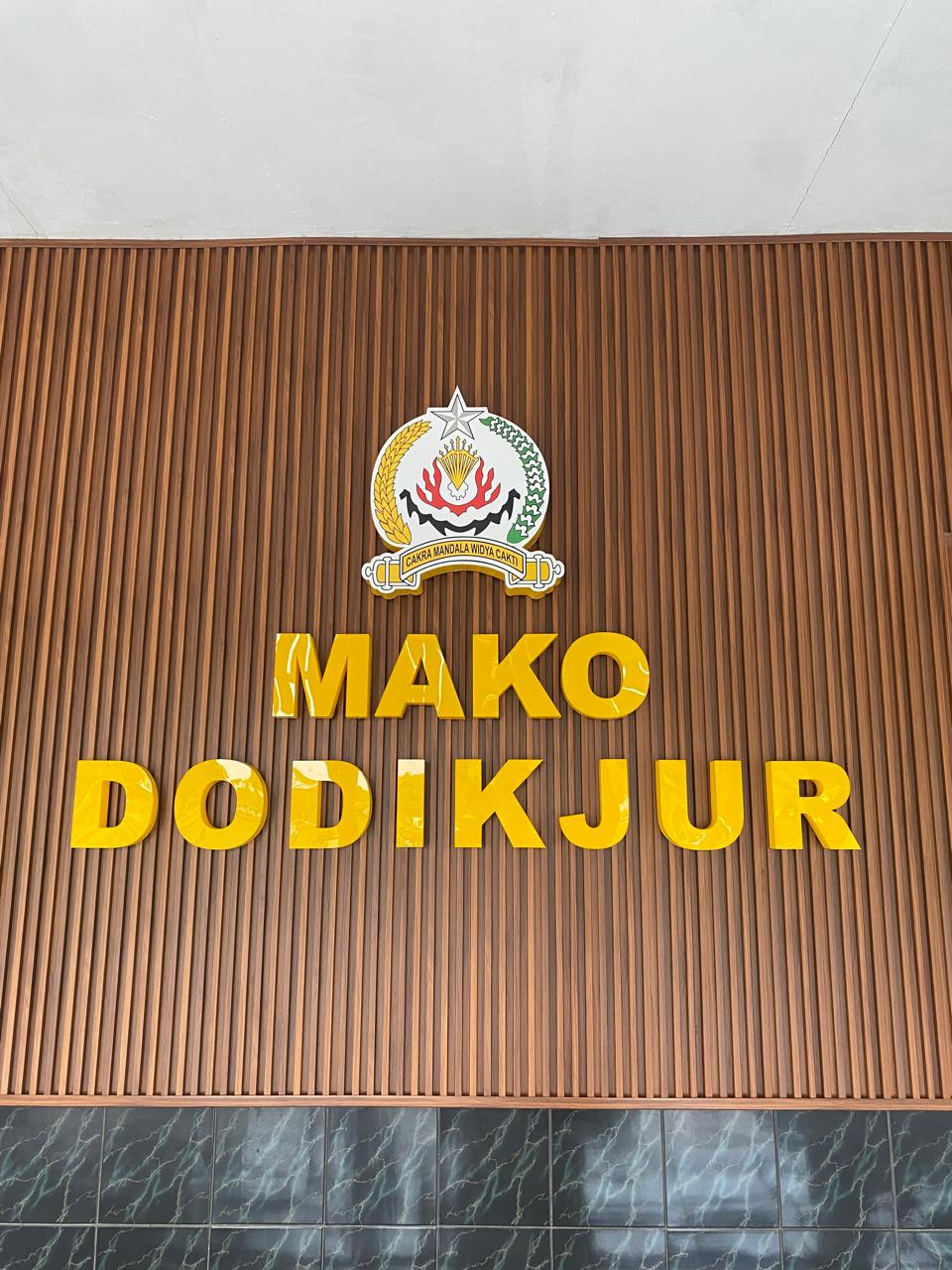 MELATIH KEDISIPLINAN: Dodikjur bekerja sama dengan Politekhnik Negeri Malang