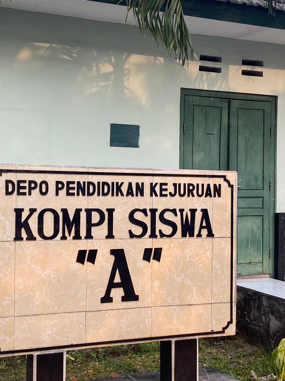 MENGINAP DIBARAK: Pengalaman seru menginap di barak tentara