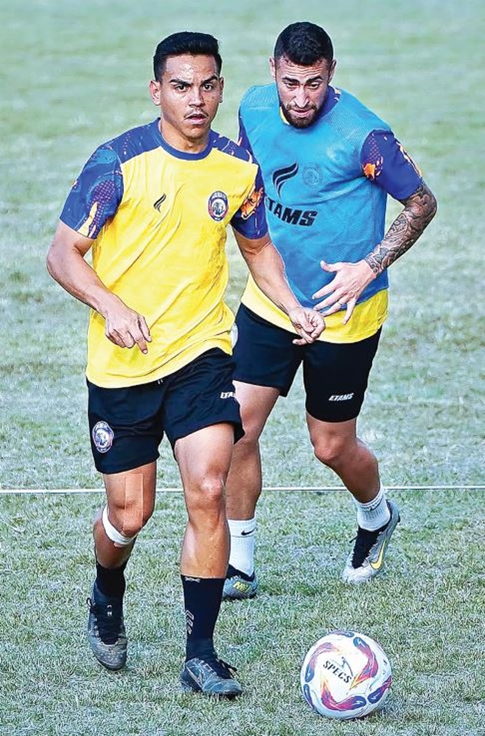 TIDAK TAMPIL: Valdeci Moreira harus melewatkan laga uji coba menghadapi Persija Jakarta besok (26/7).
