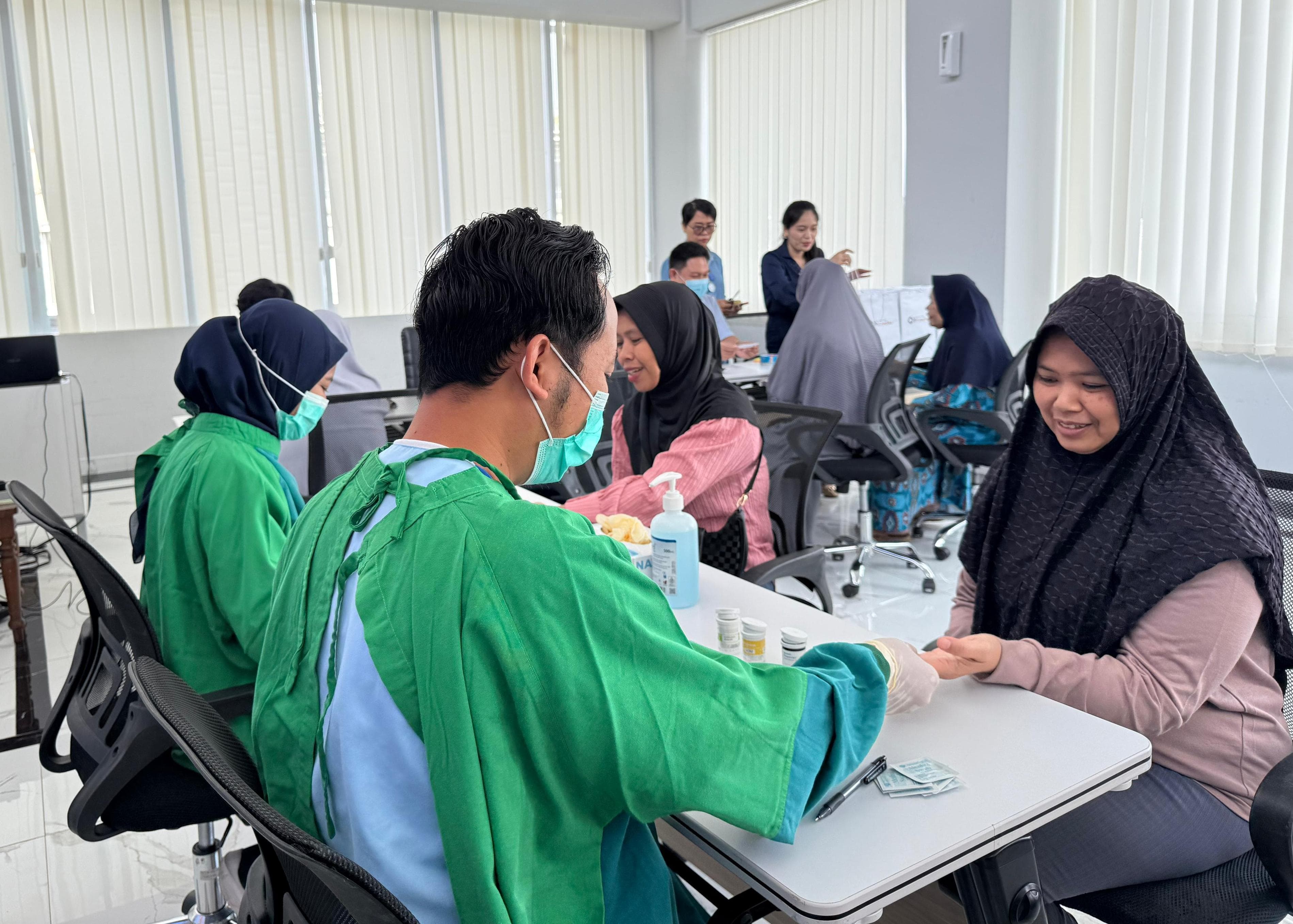 Rumah Sakit Umum (RSU) Brimedika Malang menggelar kegiatan pemeriksaan kesehatan gratis bagi masyarakat (24/7).