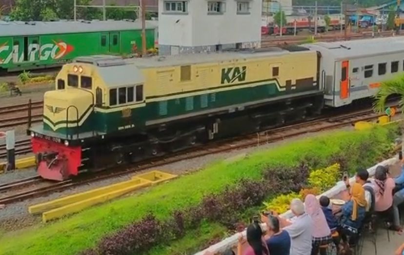 Kereta Dhoho dan Penataran melintasi jalur strategis yang menghubungkan Blitar, Kediri, hingga Malang.
