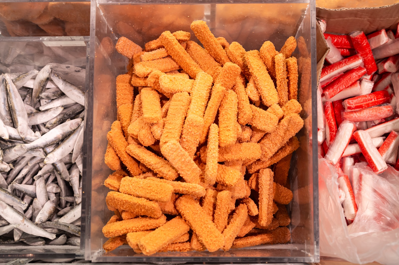 HEMAT: Rata-rata anak mahasiswa kos pasti menyediakan frozen food di kosnya.