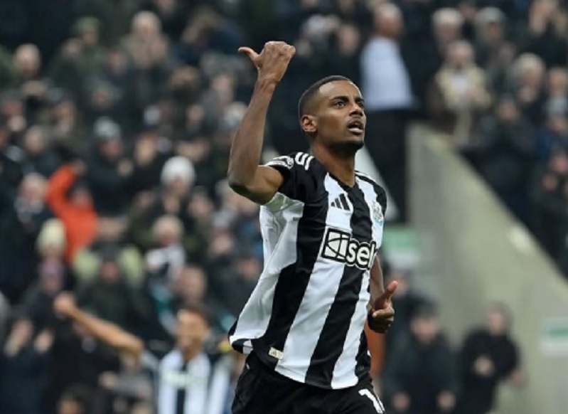 INGIN KELUAR?: Alexander Isak dikabarkan tak betah lagi bersama Newcastle United dan ingin ditransfer ke klub lain.