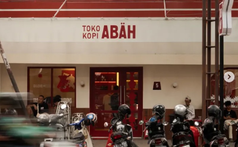 HANGAT: Toko Kopi Abah Malang yang enak buat ngopi saat pagi hari.