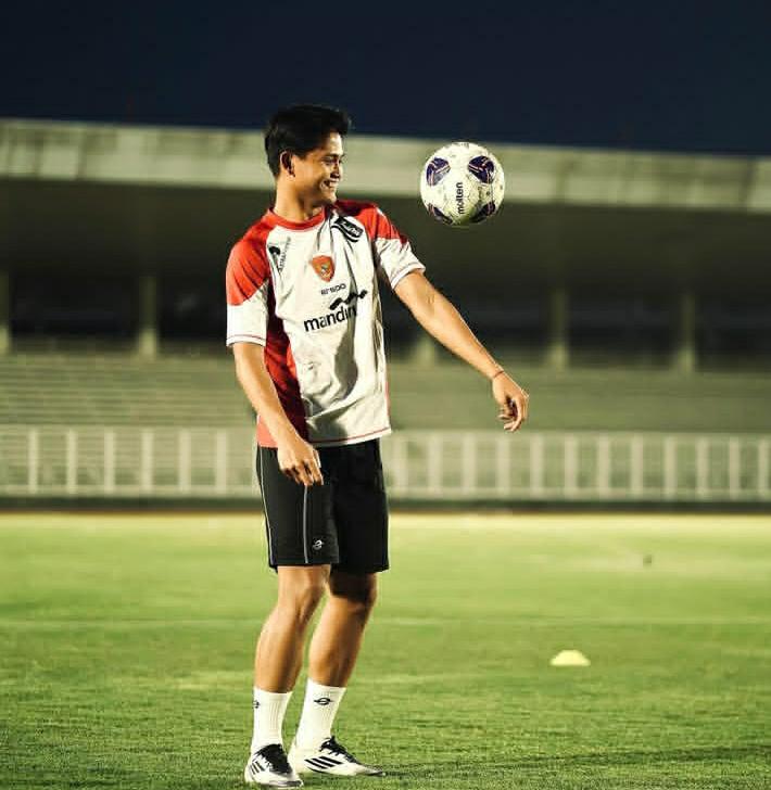 TENANG: Eksekusi penalti Hokky Caraka yang dingin menyelamatkan Indonesia dari tersingkir ke final