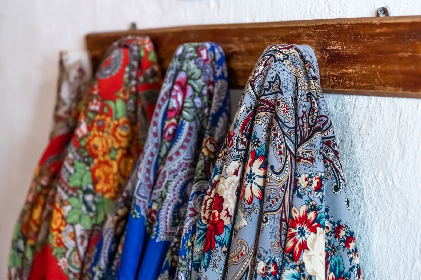 BERWIBAWA: Terkesan unik tetapi menarik, memakai baju batik bisa membuat kamu berwibawa.