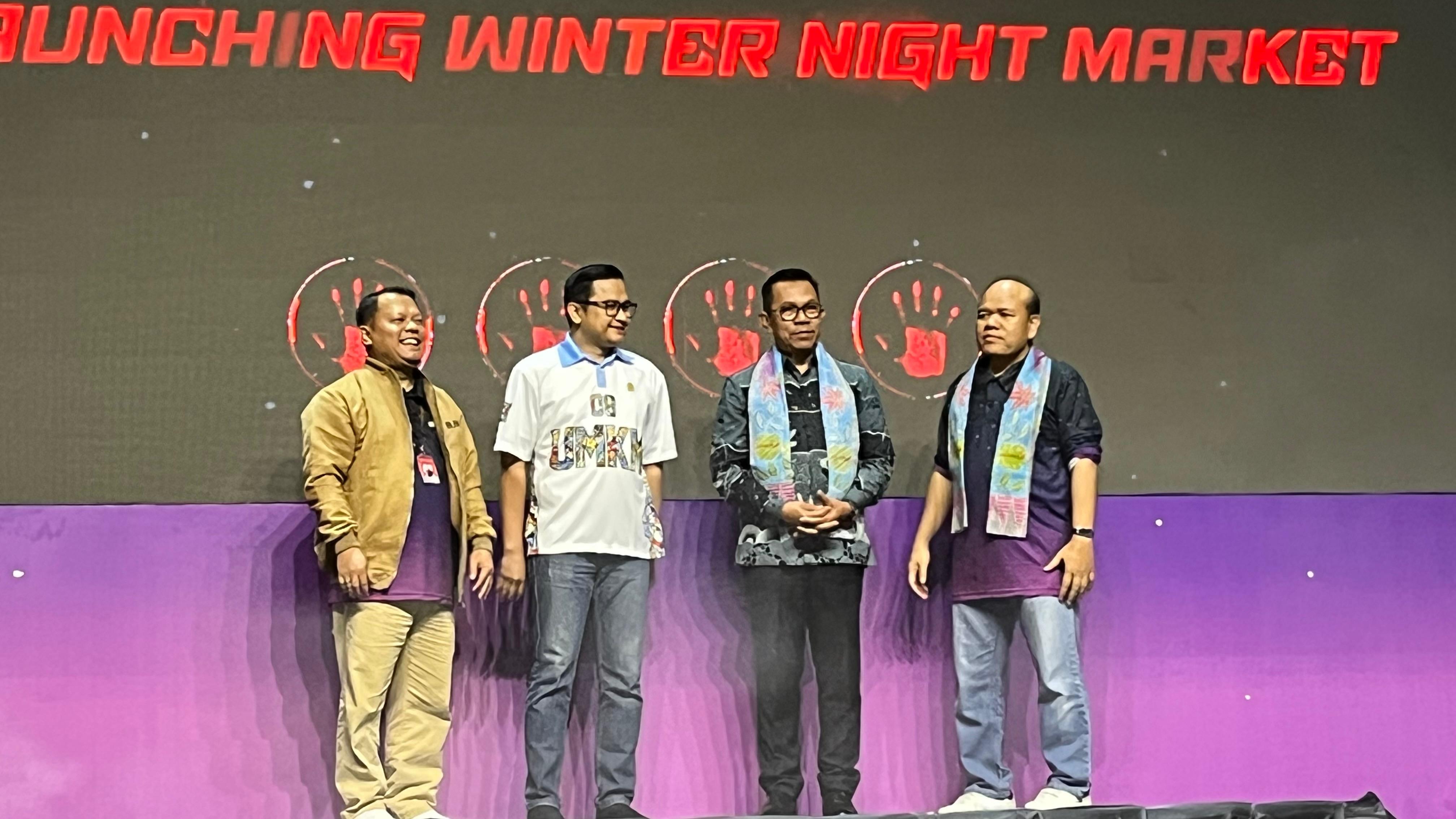 SAYAP JATIM: Dari kiri oleh Vice President Ritel Credit Division Bank Jatim Subeki, Staf Kementerian UMKM Hasby M. Zamri, Wali Kota Batu Nurochman dan Kepala OJK Malang Farid Faletehan.