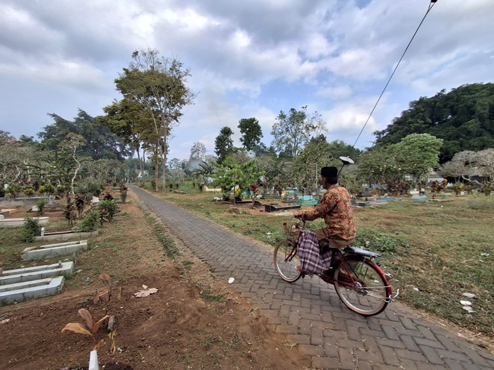 SEGERA TEREALISASI: Lahan di tempat pemakaman umum Kelurahan Madyopuro, Kota Malang, diperluas untuk mengatasi keterbatasan lahan.