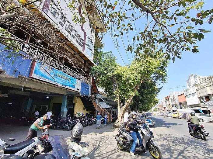 MINTA PERBAIKAN KECIL: Pedagang berencana meminta perbaikan skala kecil di area belakang Pasar Besar Malang sebelah barat.