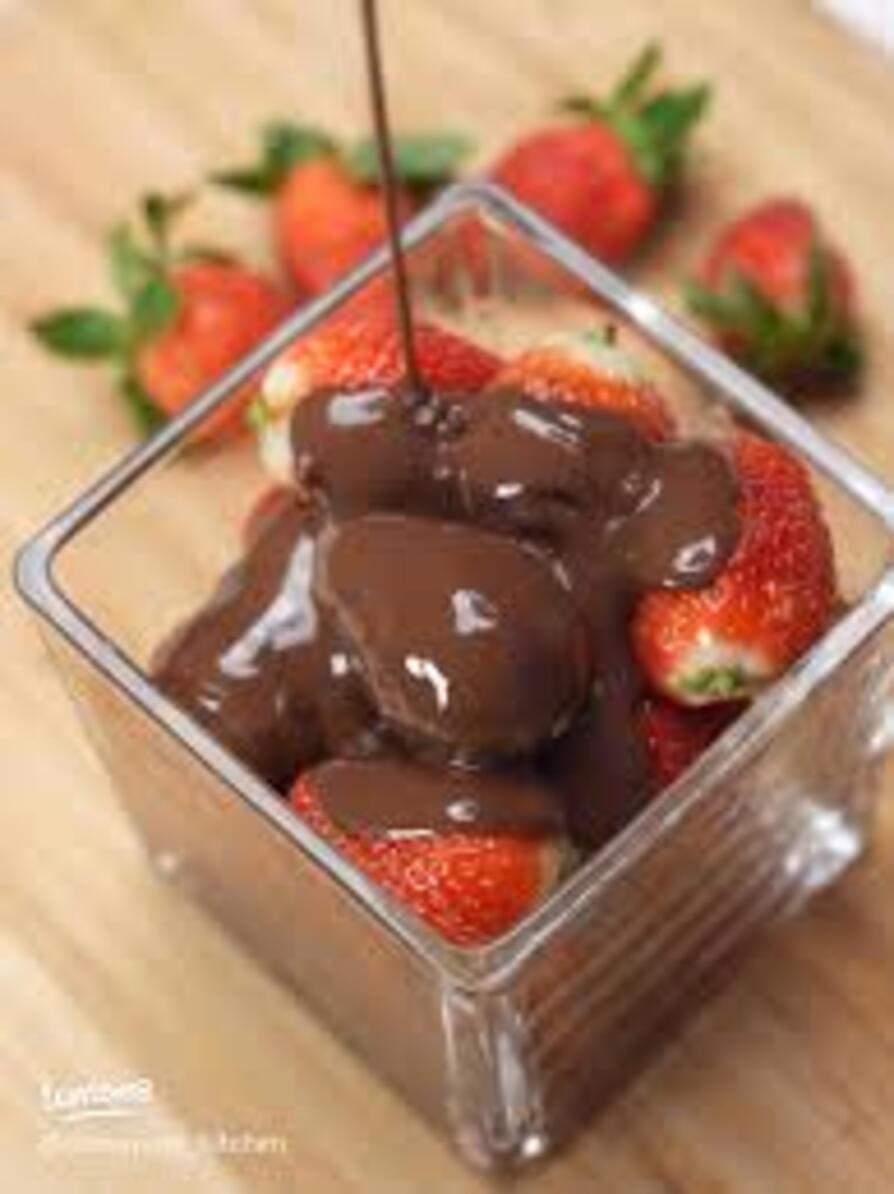 LUMER: Strawberry dengan coklat lumer terlihat lezat