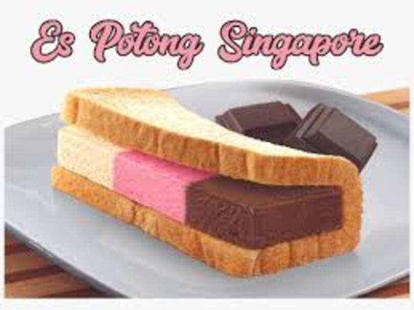WARNA-WARNI: Es krim neopolitan dibalut dengan roti
