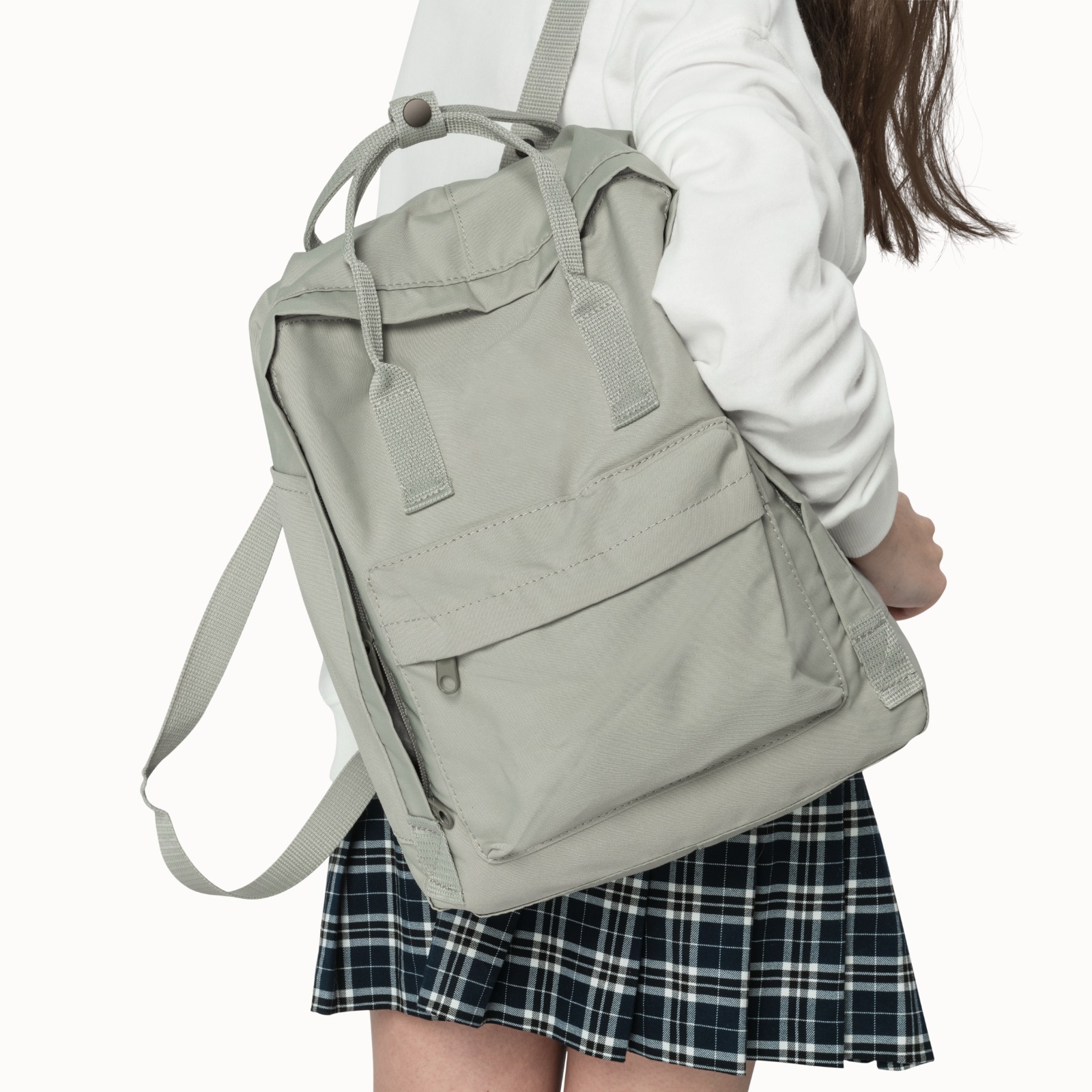 TRENDY: Tampilan simpel dari tas sekolah.