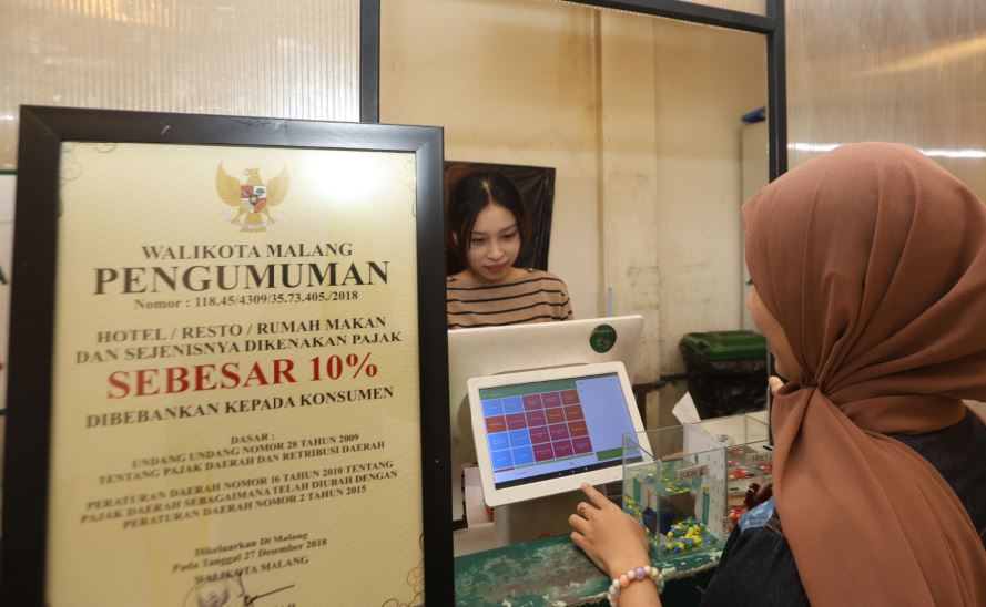 TRANSPARAN: Salah satu restoran di kawasan Kajoetangan Heritage sudah dipasangi e-tax oleh Pemkot Malang.